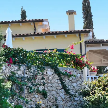 Hébergement de vacances Vista Splendida Mit Privatem Pool *