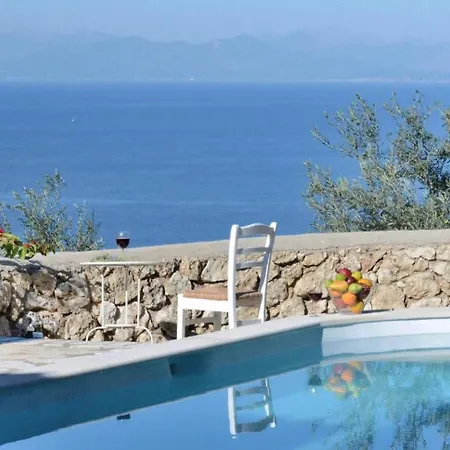 Vista Splendida Mit Privatem Pool Hébergement de vacances Áyios Nikítas